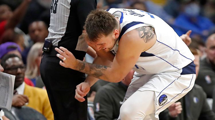 Luka Doncic musste angeschlagen vom Feld. Wie lange der Mavs-Star ausfällt, ist noch nicht klar.
