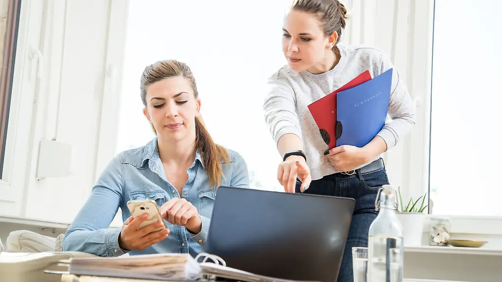 Sich-durch-eine-Reihe-an-Fragen-geklickt-und-schon-steht-fest-Sie-sollten-Anwaeltin-werden-So-eindeutig-sind-Interessenstests-im-Internet-meist-nicht