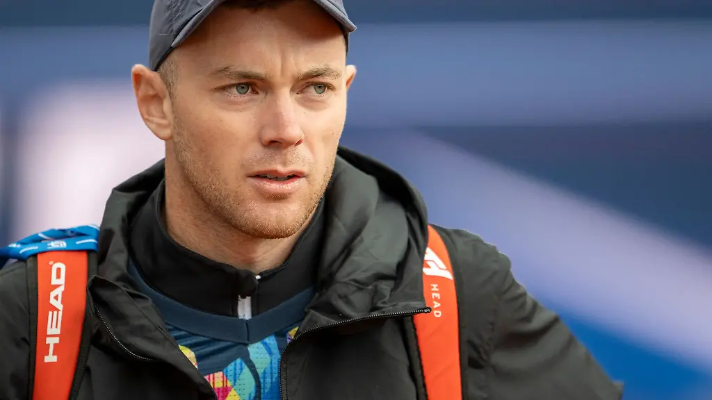 Tennisprofi-Dominik-Koepfer-kommt-zum-Match