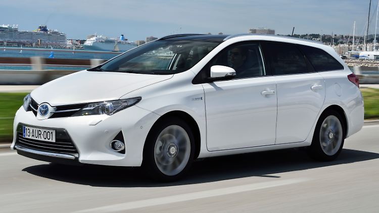 Der Auris ist 4,28 Meter lang, die Touring Sports genannte Kombiversion kommt auf 4,56 Meter.