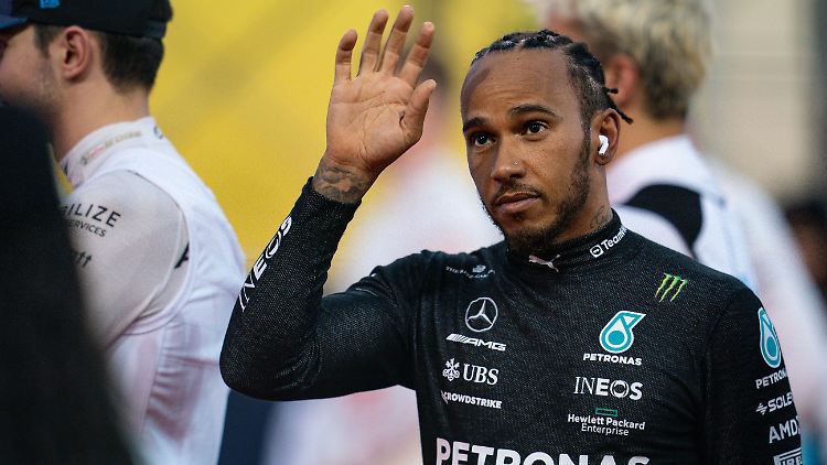 "Ich hätte da eine Idee, wie es besser ginge", scheint Hamilton hier zu sagen.