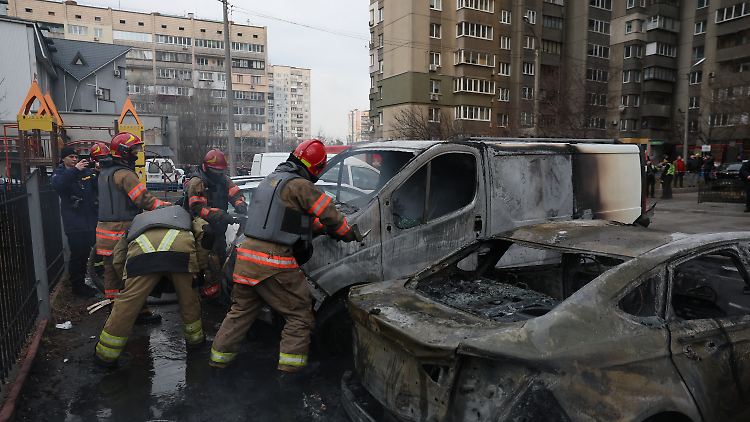 In Kiew musste die Feuerwehr ausrücken, um Brände infolge der russischen Angriffe zu löschen. Anders als in Lwiw und Cherson gab es in der Hauptstadt zwar Verletzte, aber keine Todesopfer.