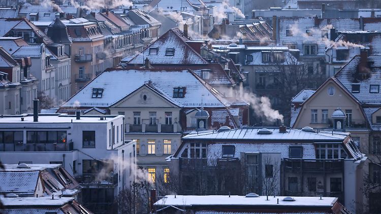 Die Bundesregierung denke zu wenig ökonomisch, findet Immobilienwirtschaftsexperte Steffen Sebastian.