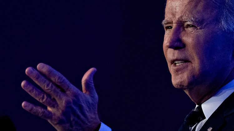 Biden will, dass Amerikaner, die mehr als 100 Millionen US-Dollar Vermögen haben, eine Mindeststeuer von 25 Prozent zahlen.