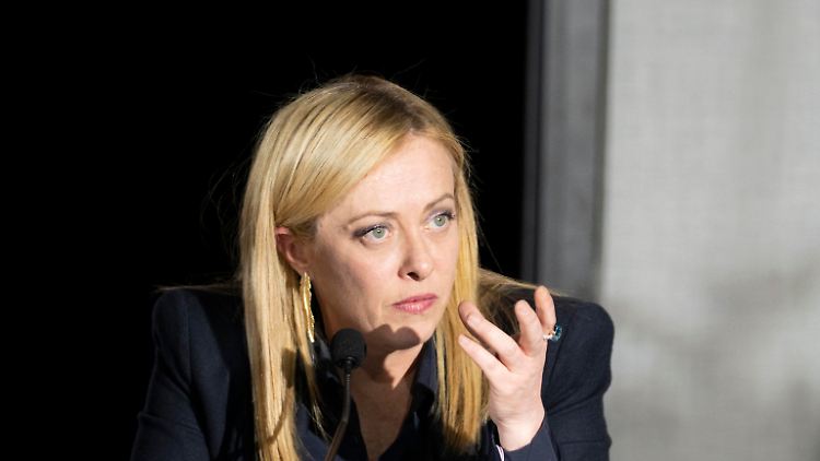 "Ich will diese Leute bekämpfen und besiegen": Italines Regierungschefin in Cutro. 