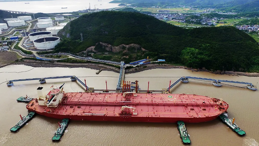 2018-08-31T000000Z-1558511804-RC13951C0EB0-RTRMADP-3-CHINA-CRUDE-FUTURES