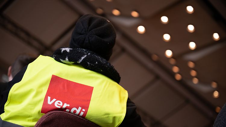 Seit Wochen gibt es in mehreren Branchen Arbeitskämpfe.