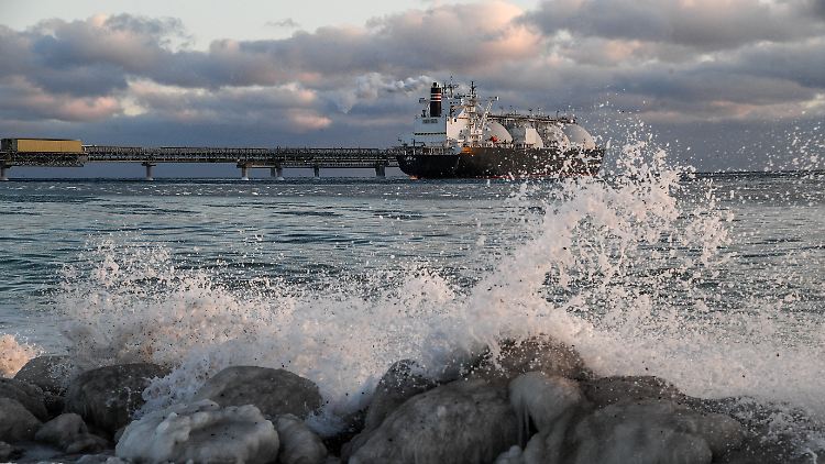 Ein Flüssiggastanker in Prigorodnoje auf der russischen Insel Sachalin nördlich von Japan.