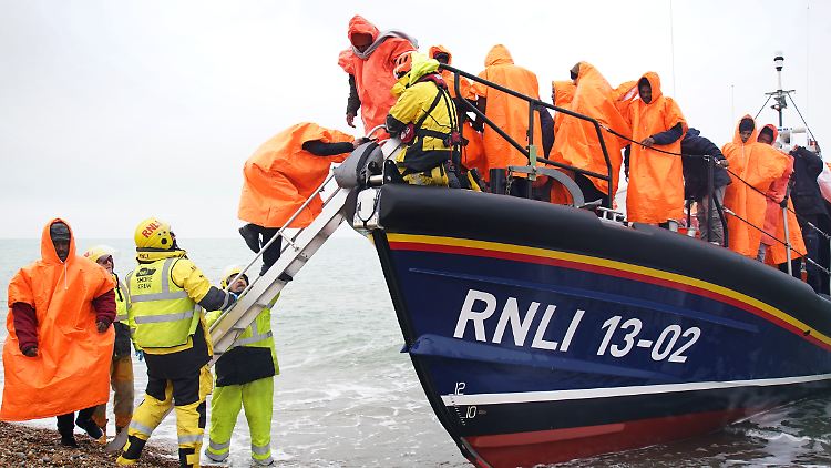 Die britische Regierung will künftig verhindern, dass Migranten von Frankreich aus nach Großbritannien übersetzen können. 