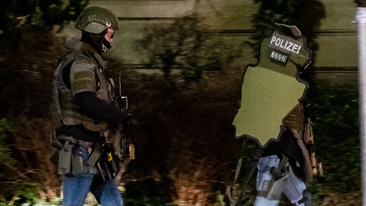 Am Abend konnten Spezialkräfte der Polizei die Geiselnahme unblutig beenden. 