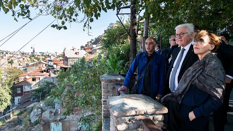 Steinmeier und seine Frau Elke Büdenbender waren 2019 zu einem zweitägigen Staatsbesuch in Georgien (Archivbild.)