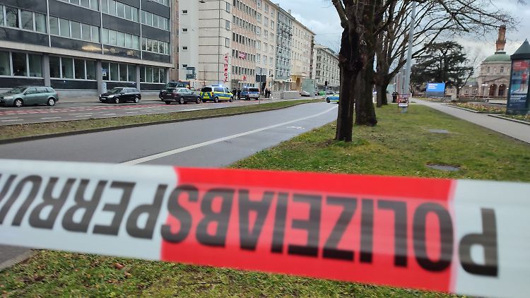 Stundenlang war die Hauptstraße rund um den Tatort gesperrt.
