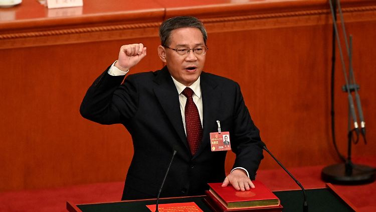 Li Quiang bei seiner Vereidigung zum Ministerpräsidenten. Xi Jinping hatte ihn nominiert. 