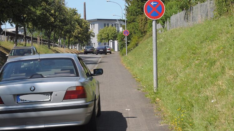 Beginn einer Halteverbotszone: Oft herrscht bei Autofahrern Unklarheit darüber, wo eigentlich Parkverbote bestehen und wo nicht.
