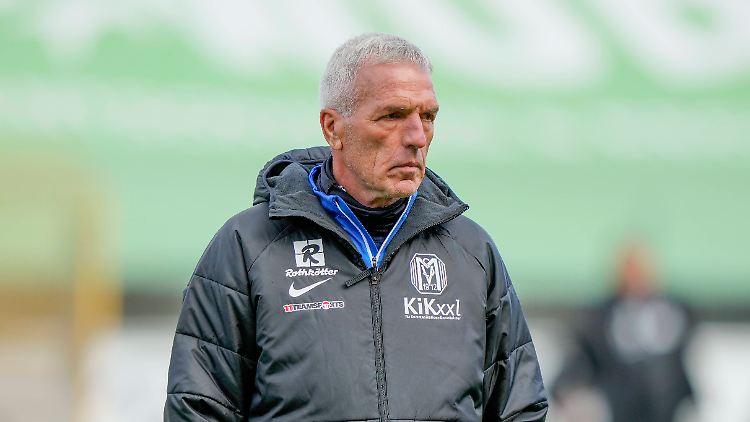 Erstes Spiel und direkt ein überraschender Punkt: Ernst Middendorp feiert sein starkes Debüt beim SV Meppen - wenn auch eher nach innen.