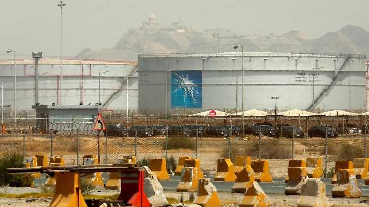 Aramco-Lagertanks in Saudi-Arabien: Das Öl des Staatskonzerns ist gefragter denn je.