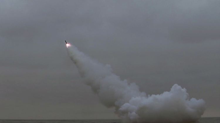 Aufnahmen der nordkoreanischen Staatsmedien sollen den Start eines Marschflugkörpers zeigen.