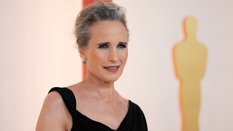 Steht zu ihrem grauen Haar: Andie MacDowell.