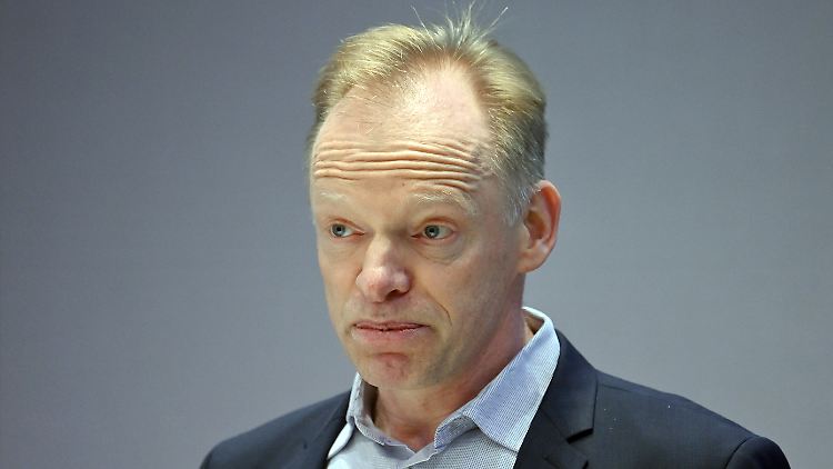 Für Unternehmen, die über zu wenig Arbeitskräfte klagen, hat IFO-Präsident Clemens Fuest eine einfache Antwort.