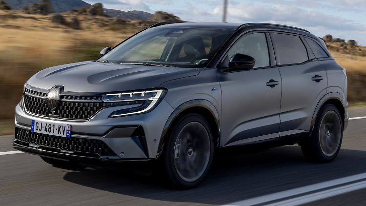 Wie zuvor der Kadjar teilt sich auch der neue Austral mit dem Nissan Qashqai die Plattform. Optisch schlägt das Kompakt-SUV hingegen ein neues Kapitel bei Renault auf