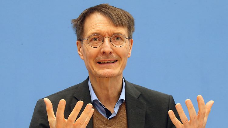 "Wenn wir die Reform nicht machen sollten, sehe ich für viele Krankenhäuser keine Perspektive", warnt Lauterbach.
