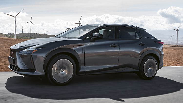Technisch ist der Crossover Lexus RZ fast identisch mit dem Toyota bZ4X.
