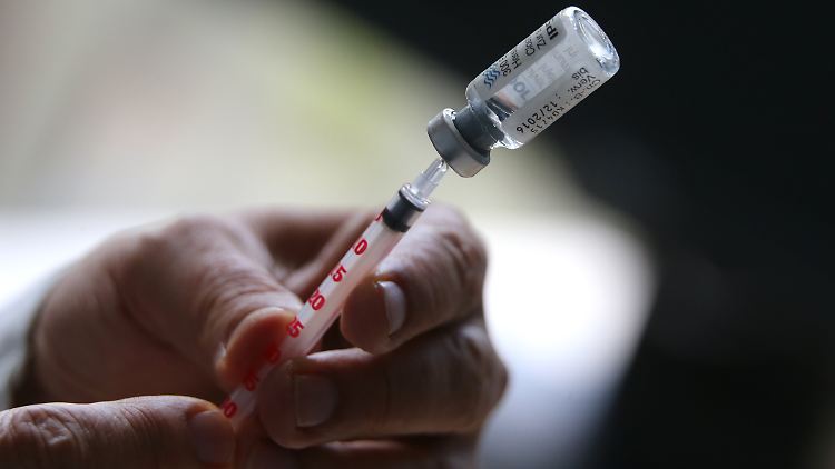 Bei einer Magen-Botox-Behandlung werden deutlich höhere Mengen des Nervengiftes eingesetzt als gegen Falten im Gesicht.
