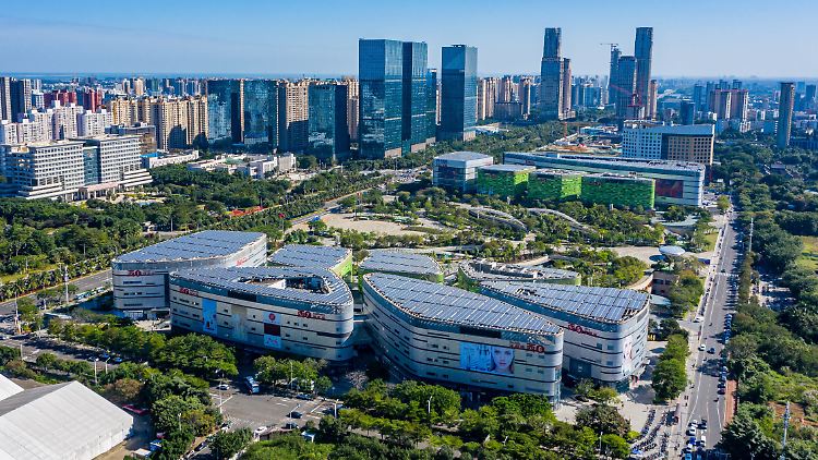 Auch für die chinesische Touristeninsel Hainan werden die Regeln wieder gelockert.