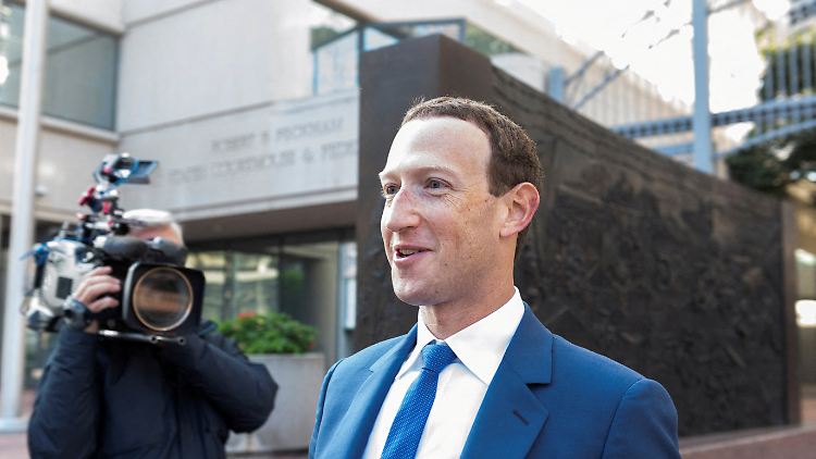 Der 38 Jahre alte Zuckerberg gehört seit Jahren zu den reichsten Menschen der Welt.