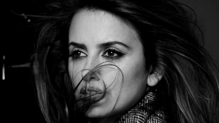 "Ein Geschenk und Zufallsschuss, ihr Blick geht irgendwo hin und sie merkt nicht, dass die Kamera da ist“, sagt Venzago über dieses Porträt von Penelope Cruz. 