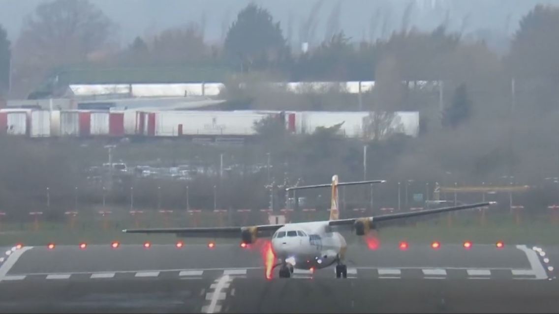 flugzeuglandung neu neu.JPG