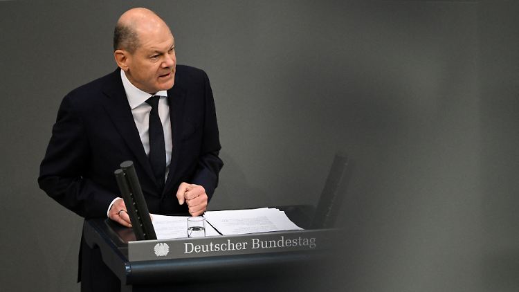Deutschland werde die Ukraine unterstützen, "so lange, wie das nötig ist", sagte Scholz am 2. März im Bundestag.