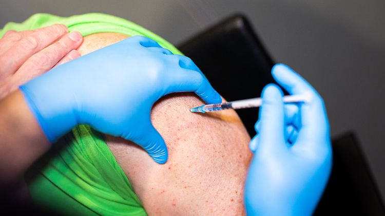 In Deutschland wurden der Deutschen Gesellschaft für Immunologie zufolge fast 65 Millionen Menschen geimpft.