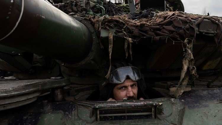 Die ukrainischen Soldaten in Bachmut laufen Gefahr von russischen Streitkräften eingekesselt zu werden.