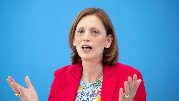 Von diesem Bildungsgipfel hält Karin Prien gar nichts, wie sie im Interview mit ntv.de deutlich macht. Die stellvertretende CDU-Vorsitzende ist Bildungsministerin in Schleswig-Holstein.