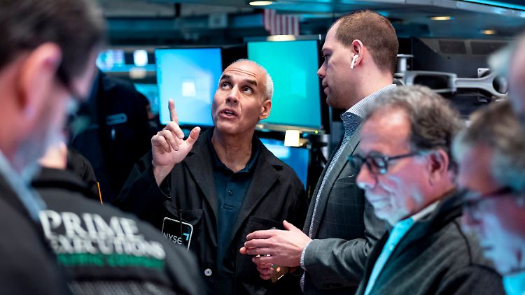 Die Papiere von Microsoft, Meta und Alphabet zogen um bis zu 3,8 Prozent an.