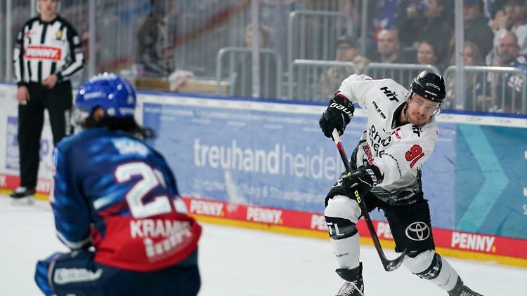 Die Haie, hier mit Moritz Müller (r.), waren zum Auftakt gut drauf. 