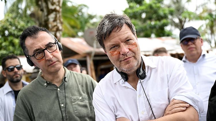"Wir sind Minister": Cem Özdemir und Robert Habeck im Amazonas-Regenwald.