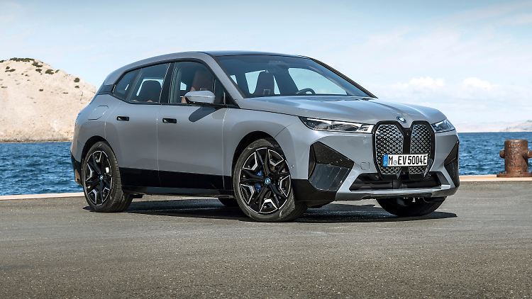 Der BMW iX 2022, ein vollelektrisches SUV mit einer EPA-geschätzten Reichweite von bis zu 324 Meilen.