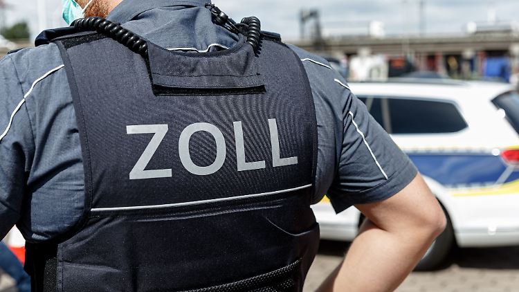 Bei Auffälligkeiten müsse der Zoll genau hingucken, so Habeck.
