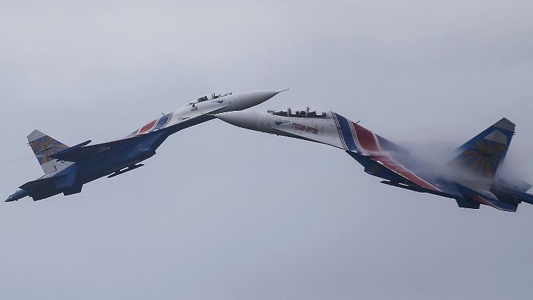 Hier zeigen sie nur, was sie können: Zwei russische Su-27 in der Nähe von Moskau im Jahr 2015.  