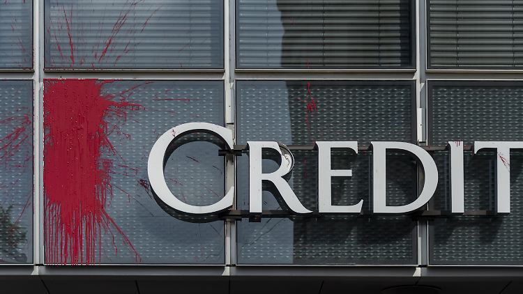 Credit Suisse stolpert seit Jahren von einem Skandal in den nächsten. 