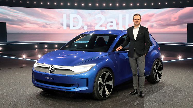 Volkswagen-Markenchef Thomas Schäfer hat es sich nicht nehmen lassen, bei der ID. 2all-Präsentation persönlich dabei zu sein.