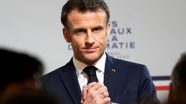 Präsident Macron will die Rentenreform um jeden Preis verabschieden.