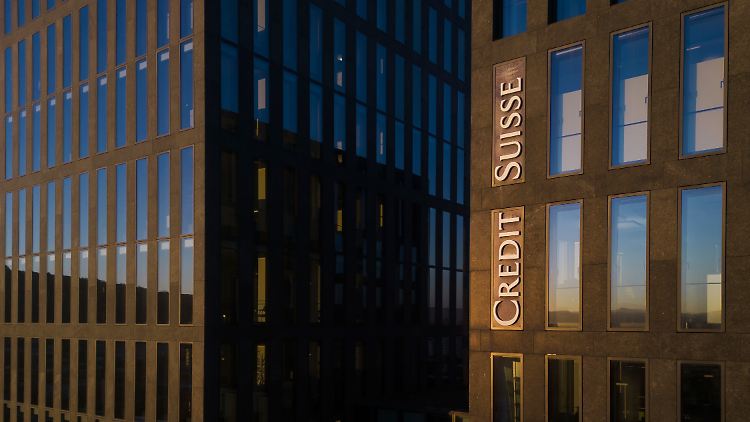 Erinnerungen an 2008 werden wach: Crédit-Suisse-Aktien brachen am 15. März um mehr als 30 Prozent ein. Auch andere europäische Banktitel stürzten ab.