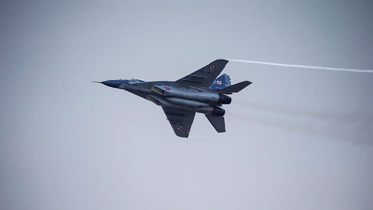 Ein MiG-29-Kampfjet der polnischen Luftwaffe bei einer Luftfahrtschau.