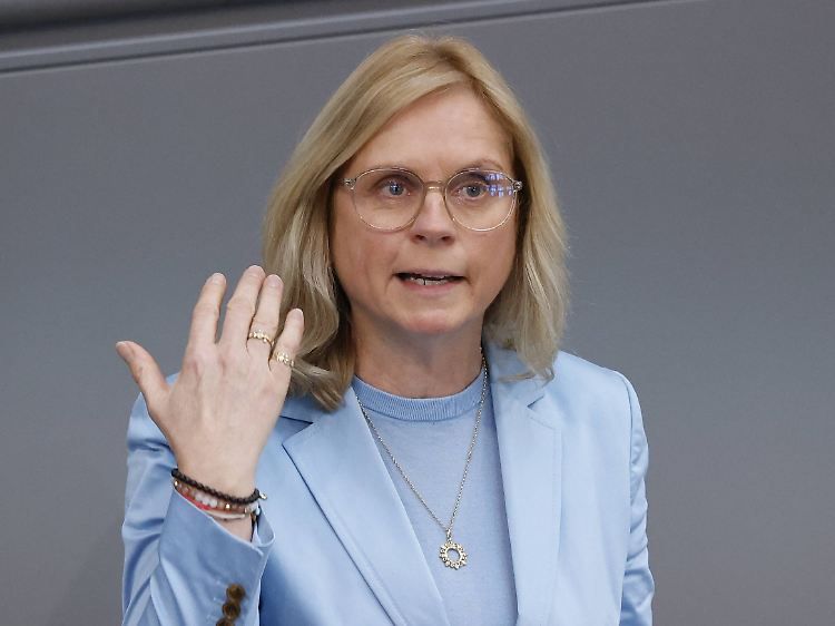CSU-Politikerin Andrea Lindholz ist stellvertretende Vorsitzende der Unionsfraktion im Bundestag - und empört über das neue Wahlrecht.