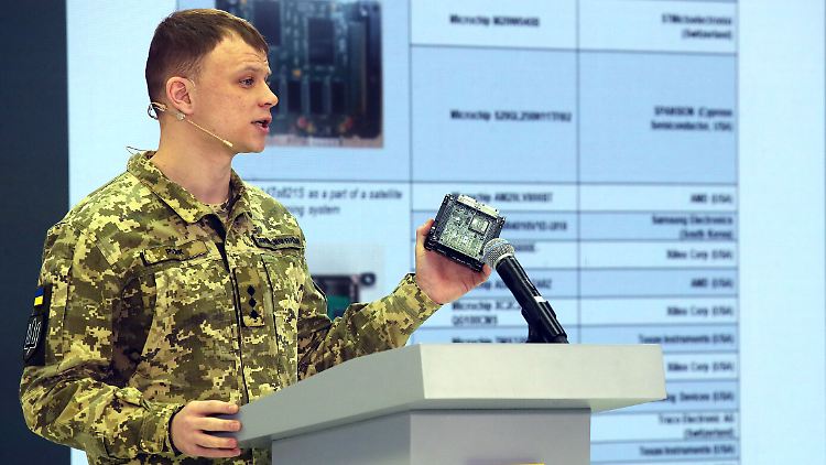 Das FSB traue dem russischen Militär offenbar nicht, glaubt der Experte und Sprecher des ukrainischen Zentrums für Militärausrüstungen, Andrii Rudyk.