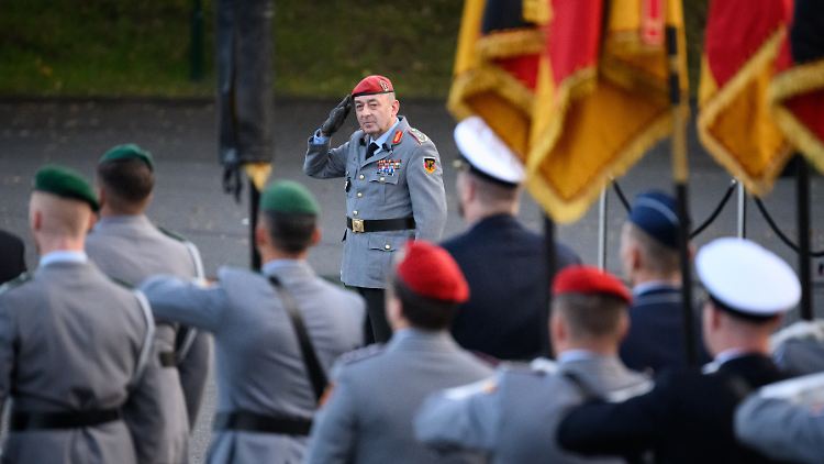 Vor einem Jahr an die Spitze des Corona-Krisenstabs berufen, nun als ranghöchster Soldat: Carsten Breuer.