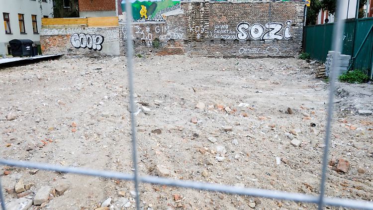 Viele Brachflächen bleiben wie sie sind - andere werden allmählich gefüllt. Doch das Bautempo wird gerade erheblich gedrosselt.